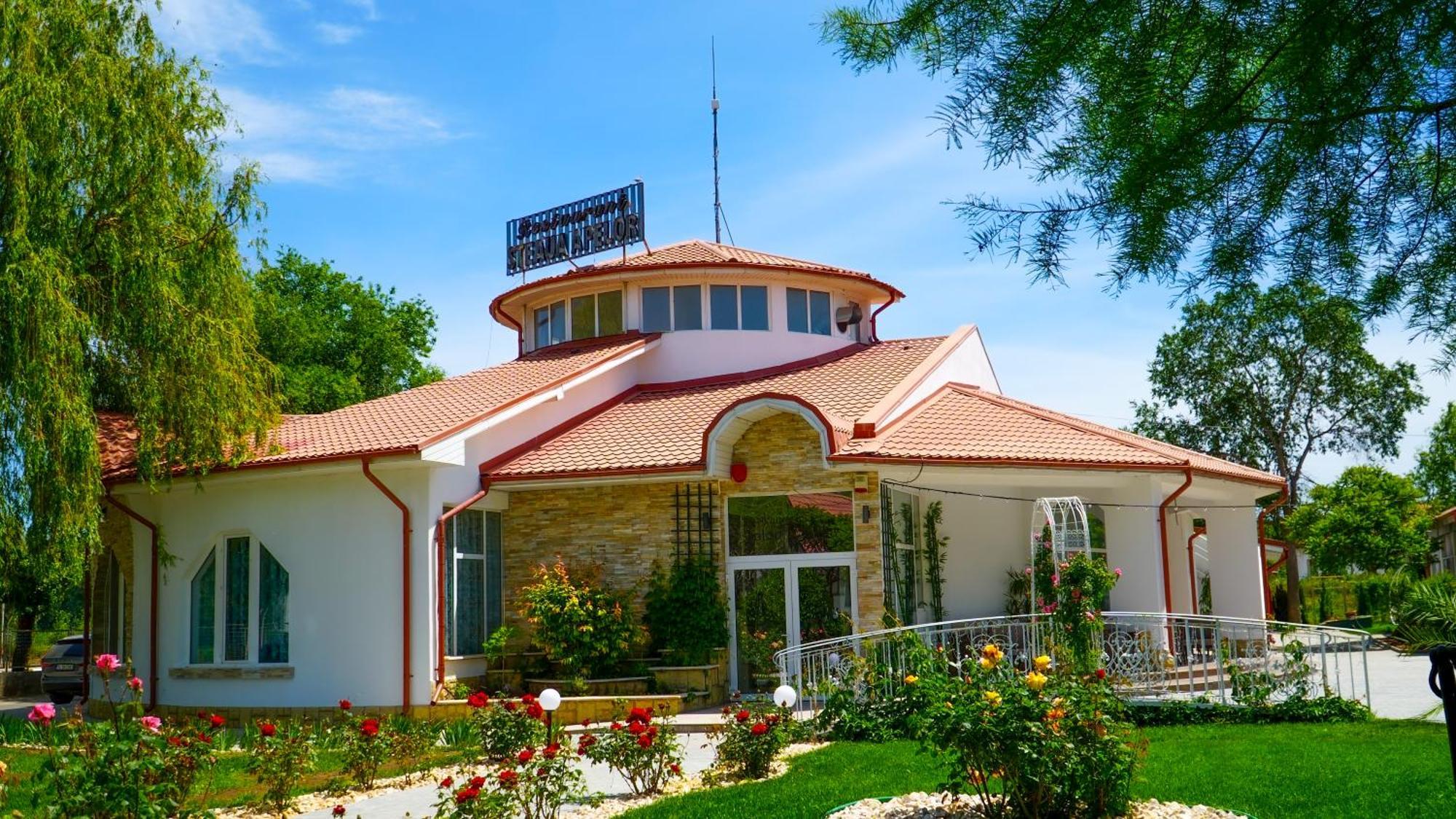 Steaua Apelor Family Resort Nufaru Экстерьер фото